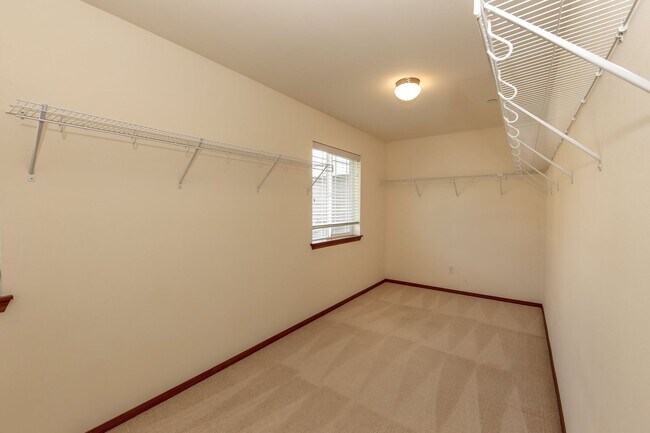 Building Photo - Spacious 4-Bedroom DuPont Home with AC