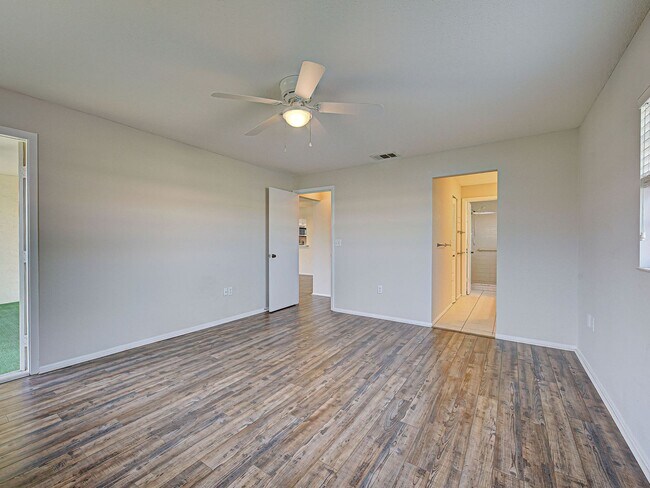 Building Photo - 2BD/2BA Mission Lakes Condo