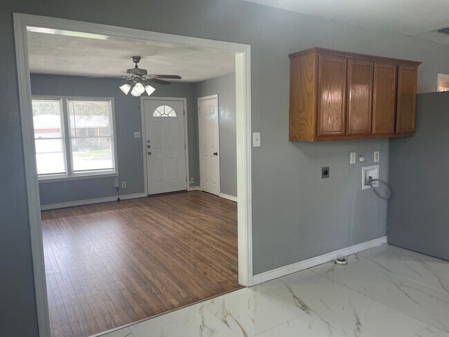 Building Photo - 4501 Moravian Dr