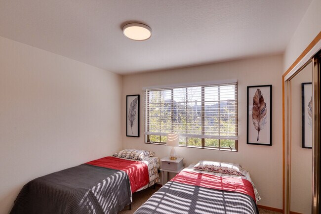 Building Photo - 434 Larkin St