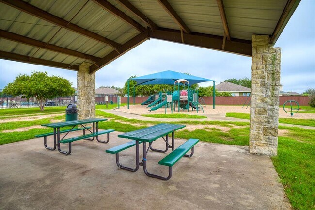 Building Photo - 208 Wildcat Dr