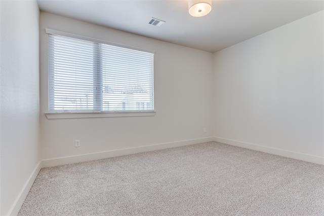 Building Photo - 402 Templeton Dr