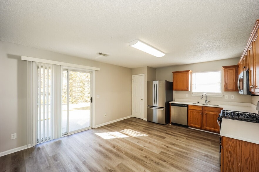 Building Photo - 3568 Brookstone Way