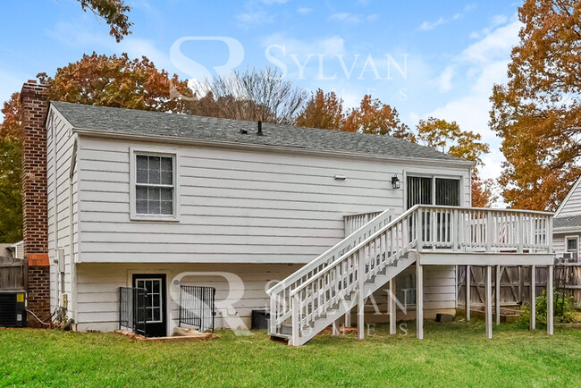Building Photo - Your dream home awaits
