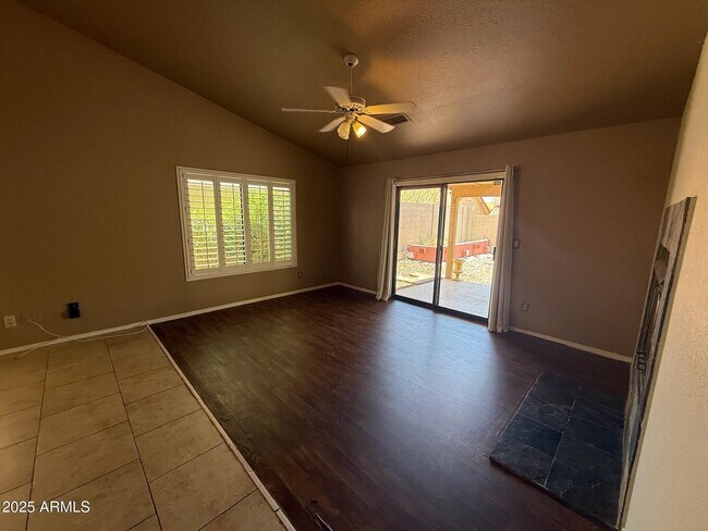 Building Photo - 11289 E Sunnyside Dr