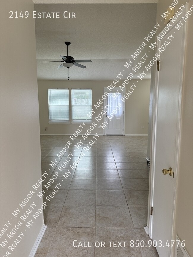 Building Photo - 2149 Estate Cir