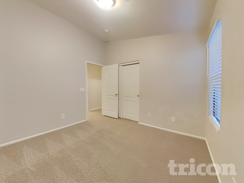 Building Photo - 15833 W Moreland St