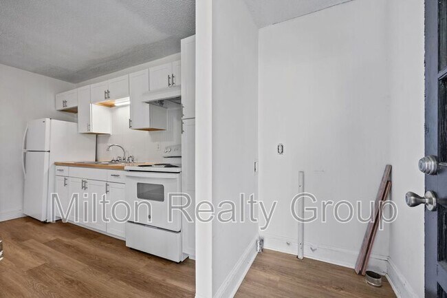 Building Photo - 1206 S 9th St