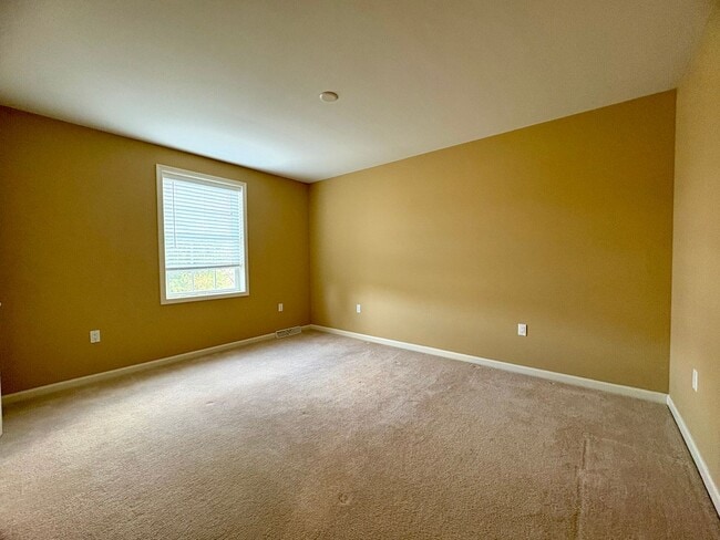 Building Photo - 3 bedroom 2.5 bathroom Townhome in Mount Joy!