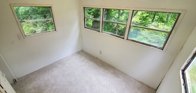 Building Photo - Liberty Church MHC