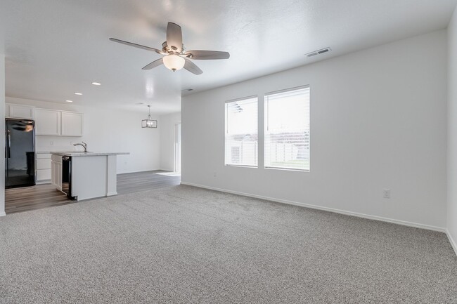 Building Photo - Beautiful 3 Bedroom Townhome for Lease!