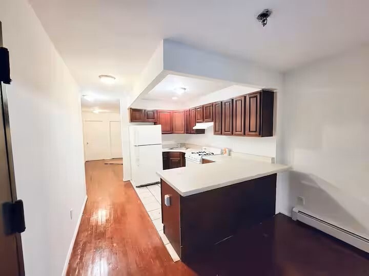Building Photo - Furnished room/NOT APARTMENT