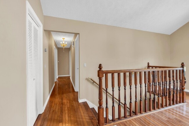 Building Photo - 7918 Holly Hills Dr