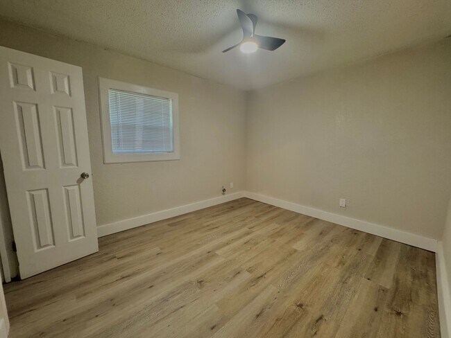 Building Photo - 3 Bedroom 1 Bathroom in Graceville, FL