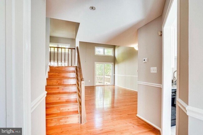 Building Photo - 14015 Red River Dr