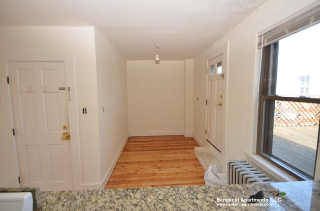 Building Photo - 39 Beacon St