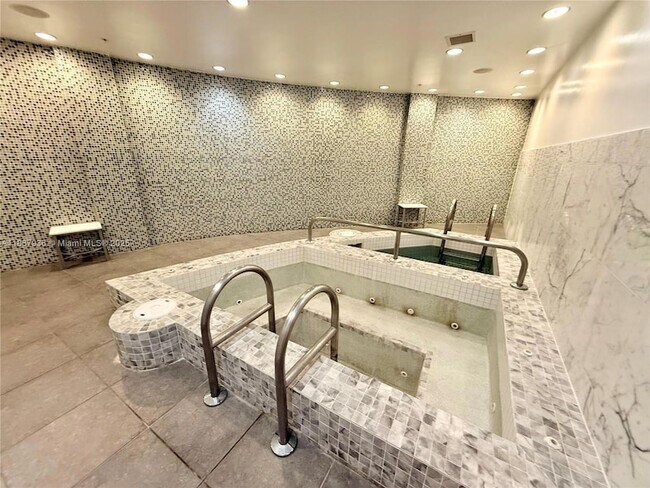 Building Photo - 253 NE 2nd St