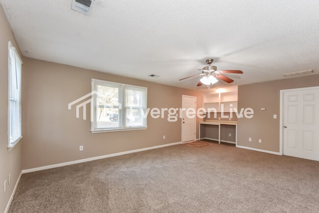 Building Photo - 5 Larkin Ct