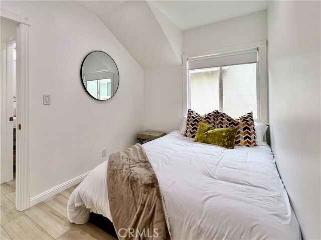Building Photo - 24033 1/2-24032 Welby Way