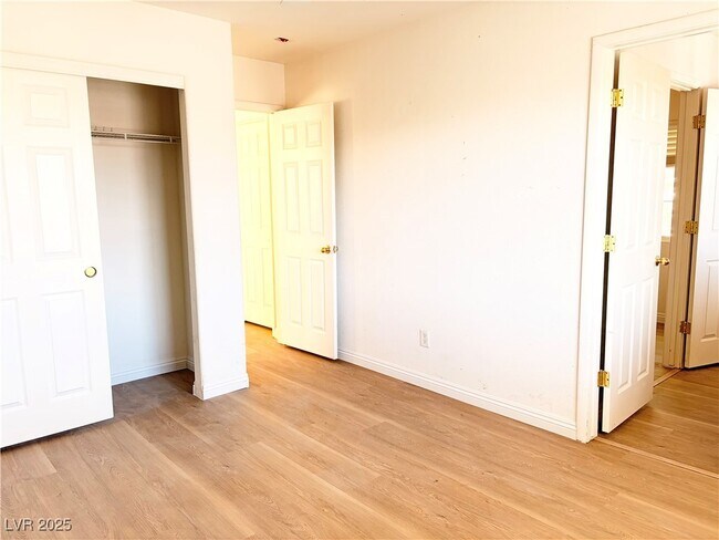 Building Photo - 7461 Mission Palm St