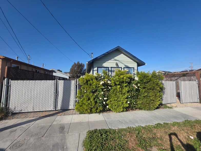 1. Front - 7010 Rudsdale St
