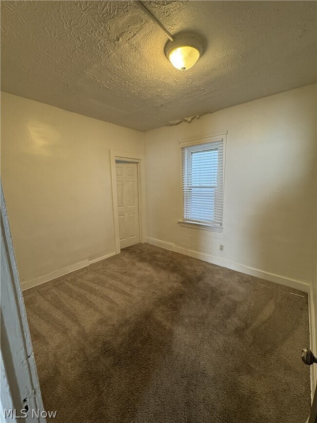 Building Photo - 10209 Elwell Ave