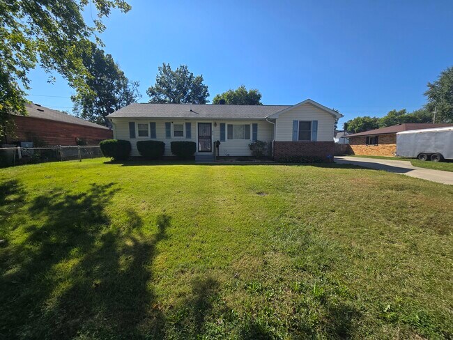 Primary Photo - 835 E Edwards Ave