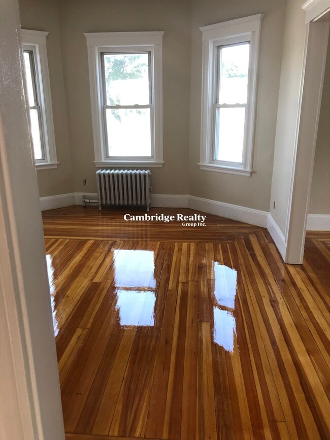 Building Photo - 204 Fellsway W