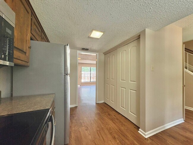 Building Photo - Delmar Dr. 2514/2516