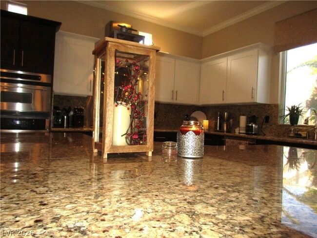 Building Photo - 1927 Taylorville St