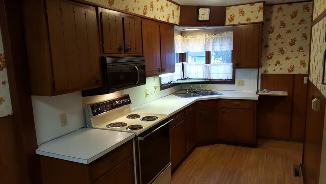 Building Photo - 2 bedroom 1 bath house
