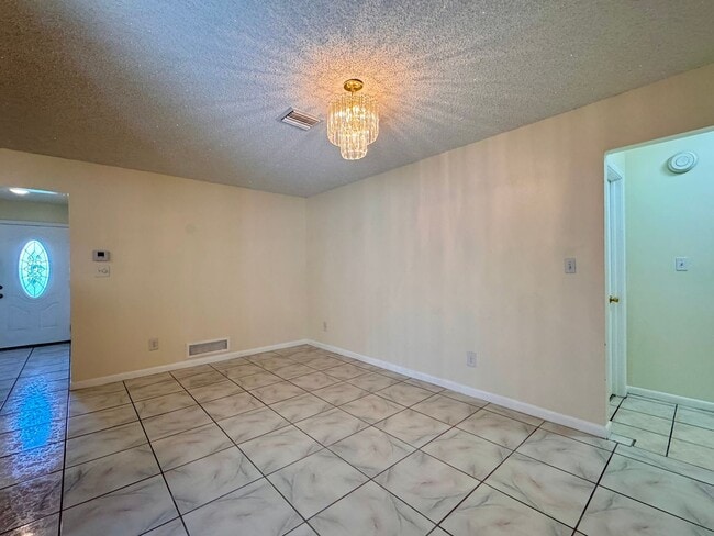 Building Photo - Charming 3 Bed/2 Bath Single Family Home in Winter Park!