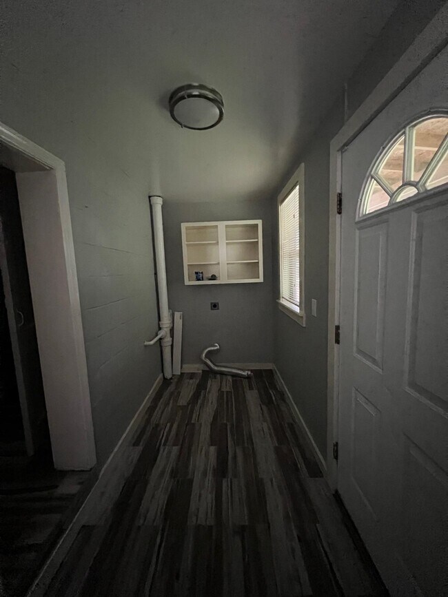 Building Photo - 1316 Aintree Ln