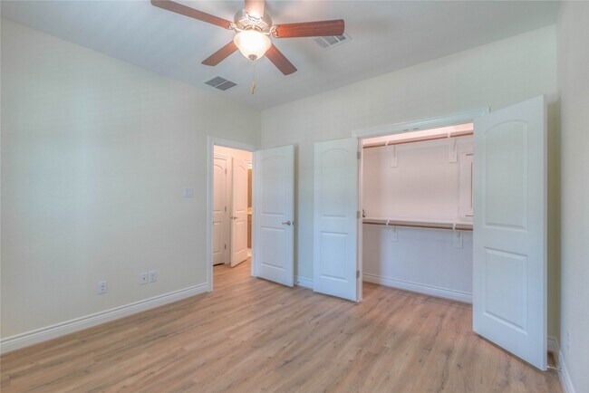 Building Photo - 12871 Oak Barrel Rd