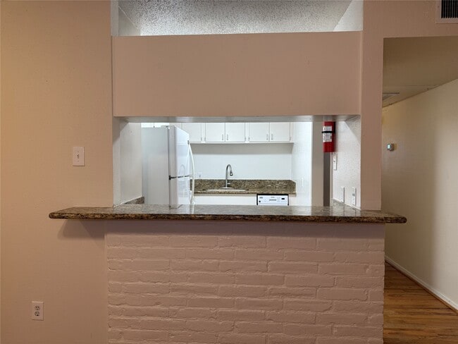 Building Photo - 1801 Cortlandt St