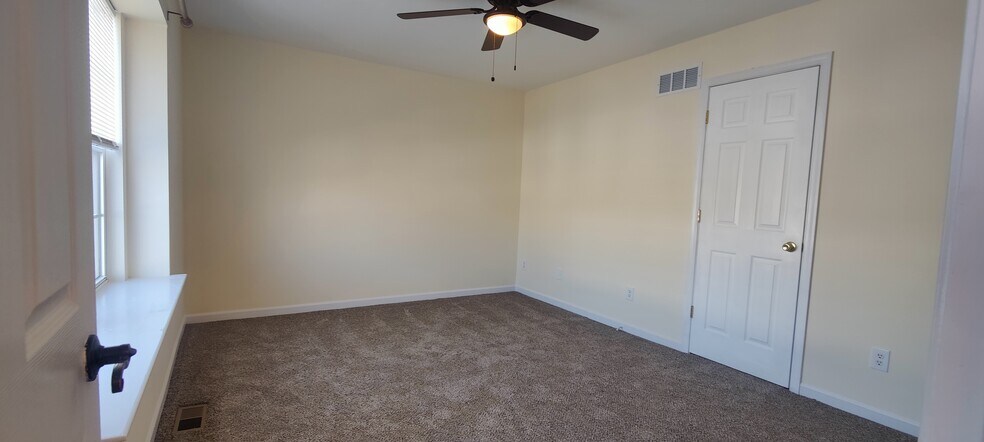 Building Photo - 9 Cambria Ln