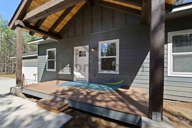 Building Photo - 4 Bedroom 2 Bathroom Home with Attached 2-Car Garage Available in Blanchard!
