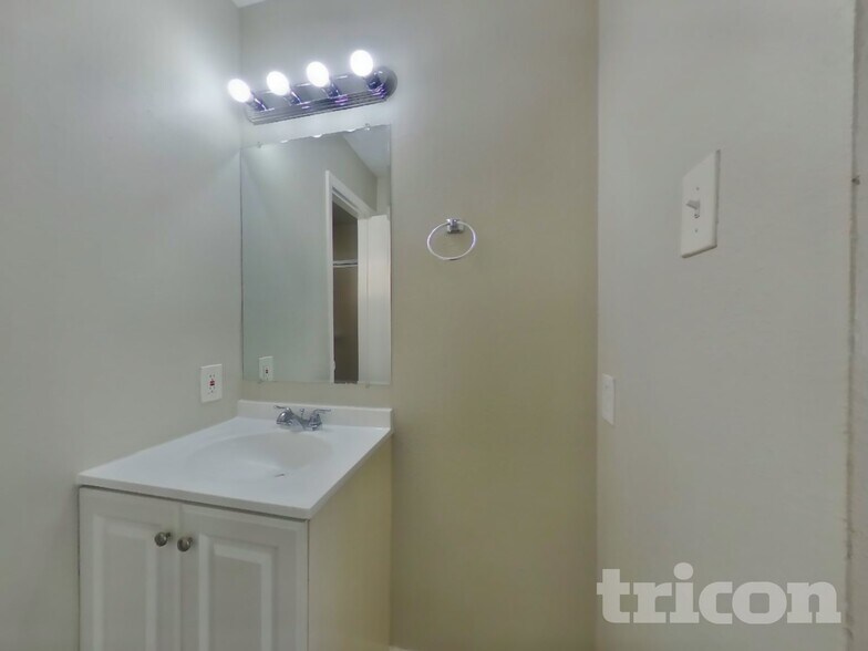 Building Photo - 4511 Burkegate Dr