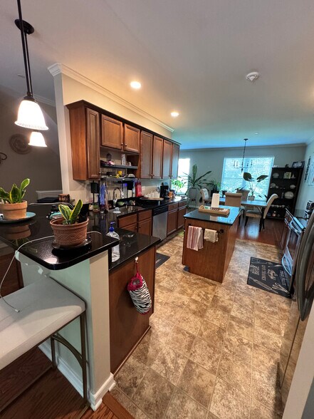 Building Photo - 180 Hemisphere Cir