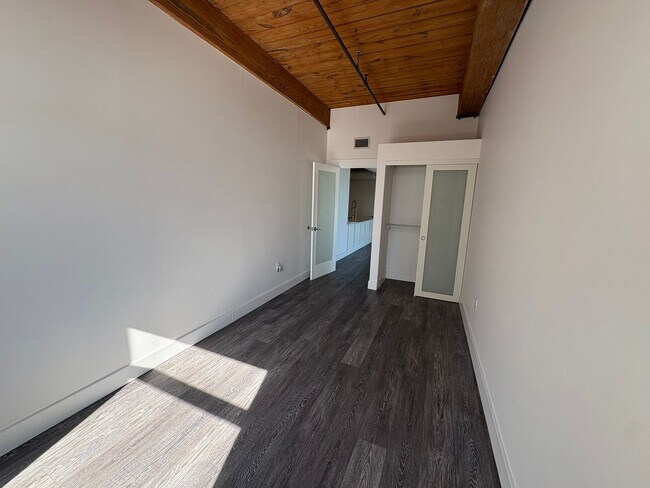 Building Photo - 385 Worthington St