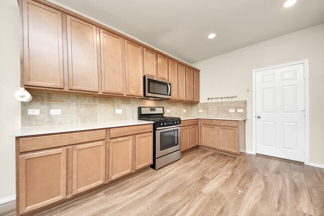 Building Photo - 15802 Sunny Stone Dr