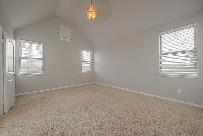 Building Photo - 8700 Laurel Crest Dr