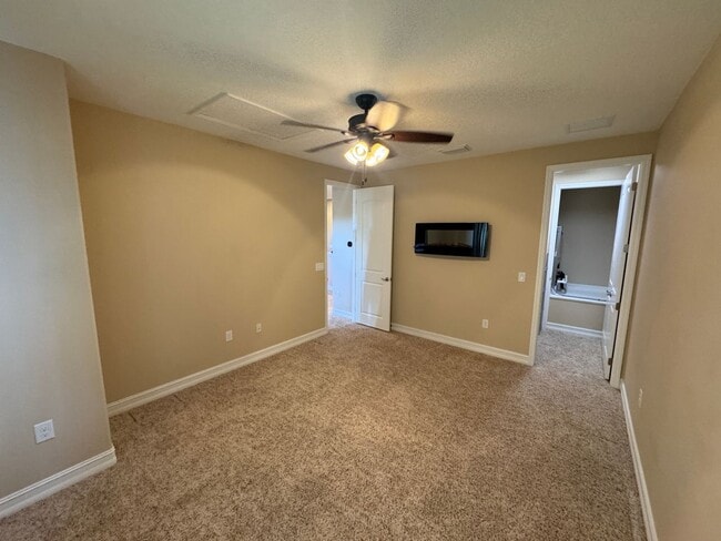 Building Photo - Two Story 5 bedroom, 4.5 bath