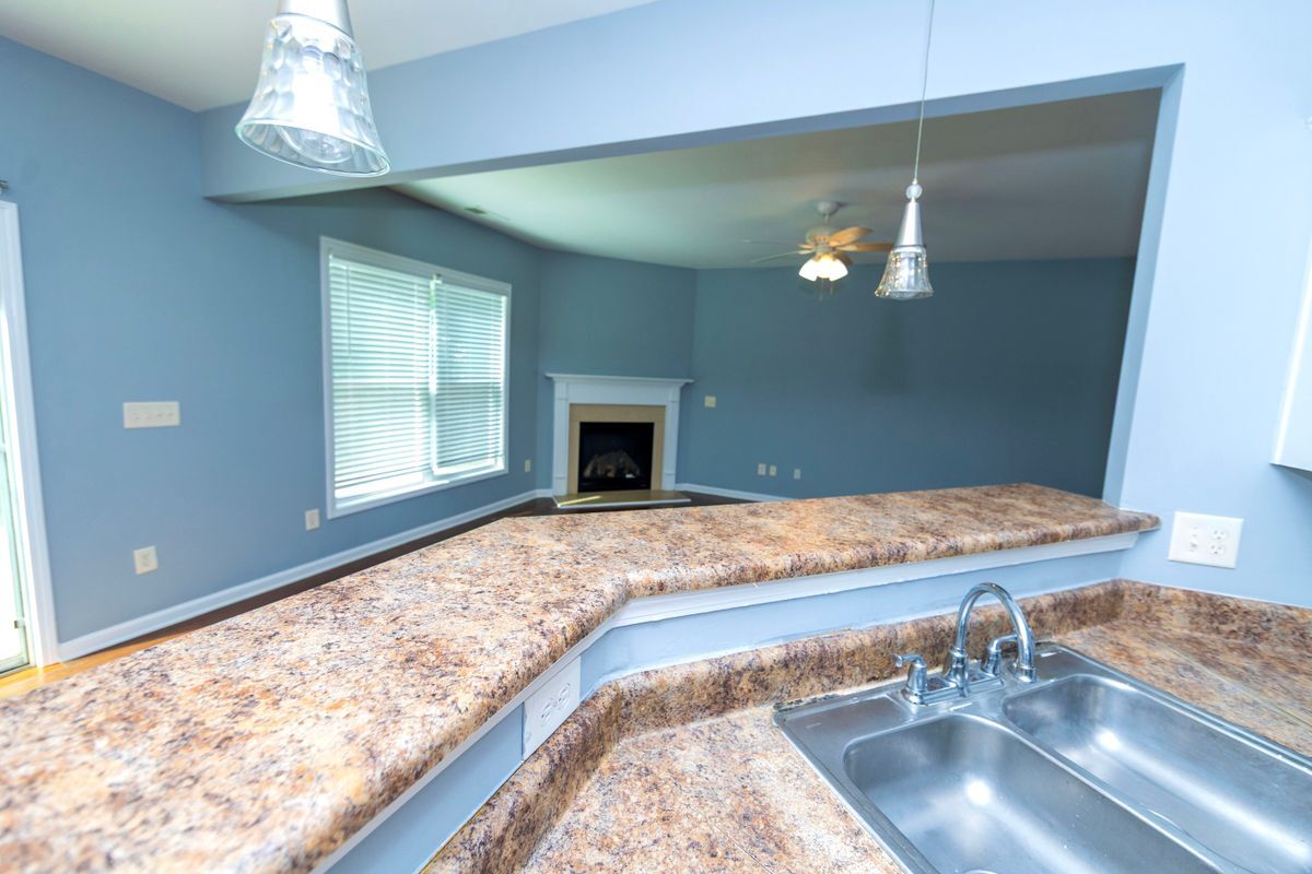 Building Photo - 5815 Weddington Dr