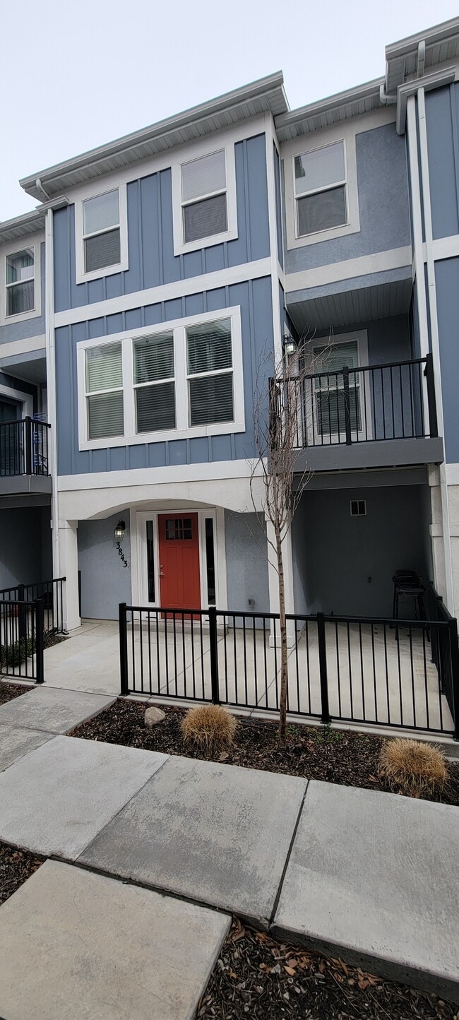 Building Photo - 3843 Mossmorran Ln