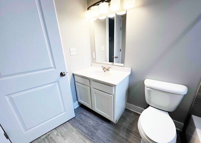 Building Photo - 3216 Bishop St