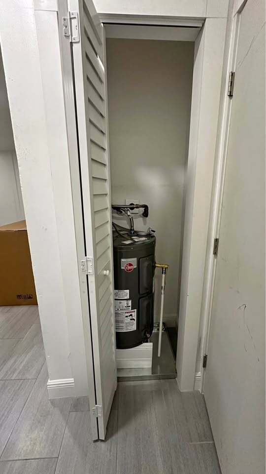 Building Photo - 3373 Hi St