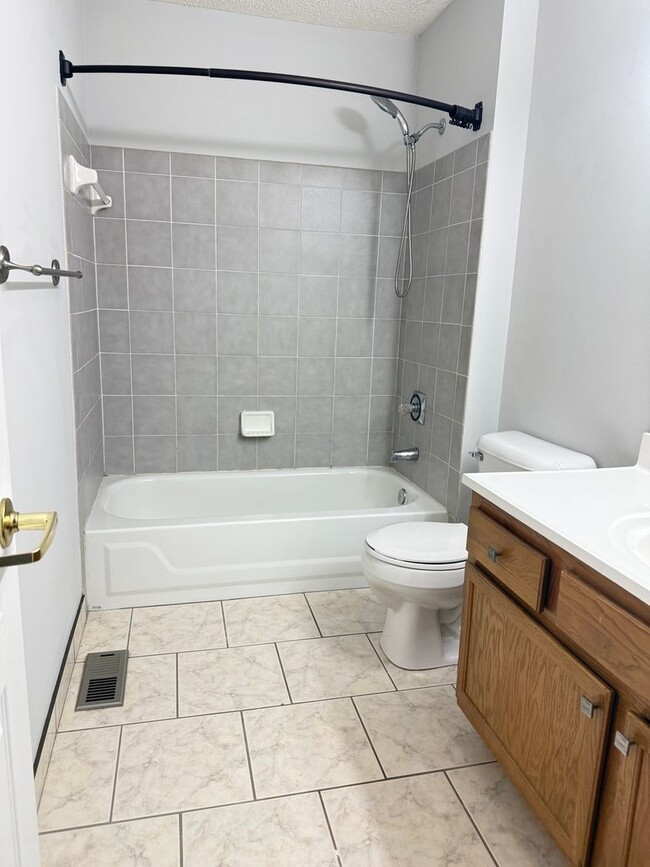 Building Photo - 826 Rossford Run