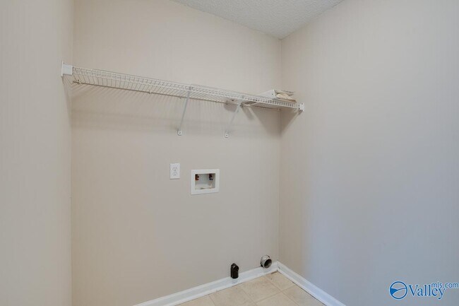 Building Photo - 530 Wade Rd