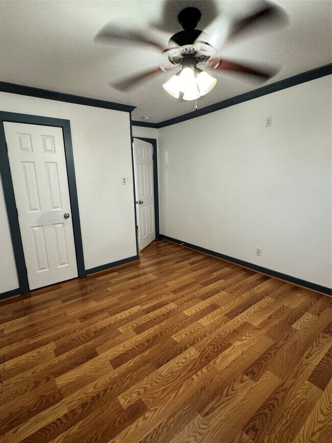 Building Photo - 5320 Polk St